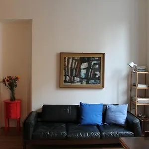 https://small-modern-flat-20min-by-walk-to-city-center.italymilanhotels.net